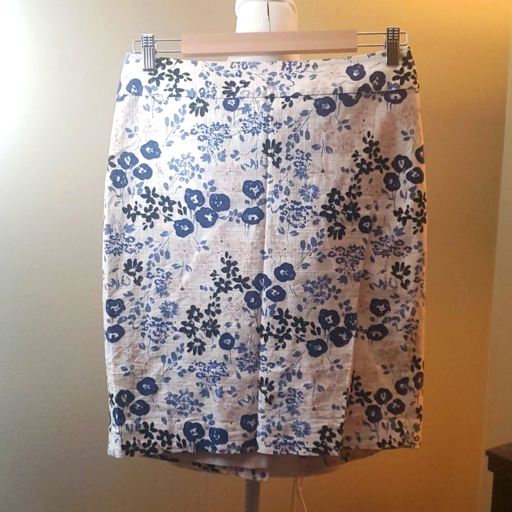 Ann Taylor Pencil Skirt, Size 4, Navy/Neutral